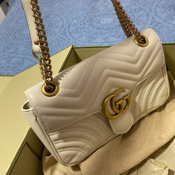 Gucci GG Marmont Matelasse Shoulder Bag - Picture 2 of 6